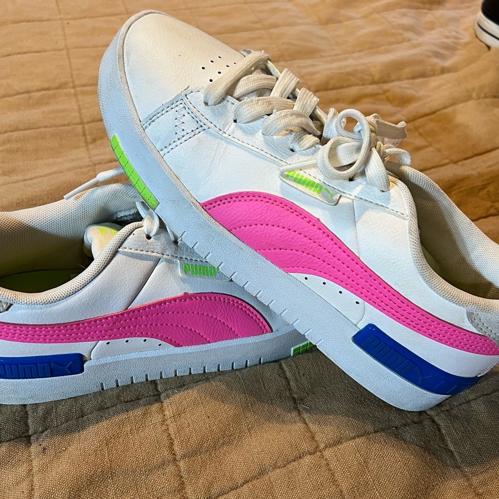 Puma Women's White and Pink Sneakers